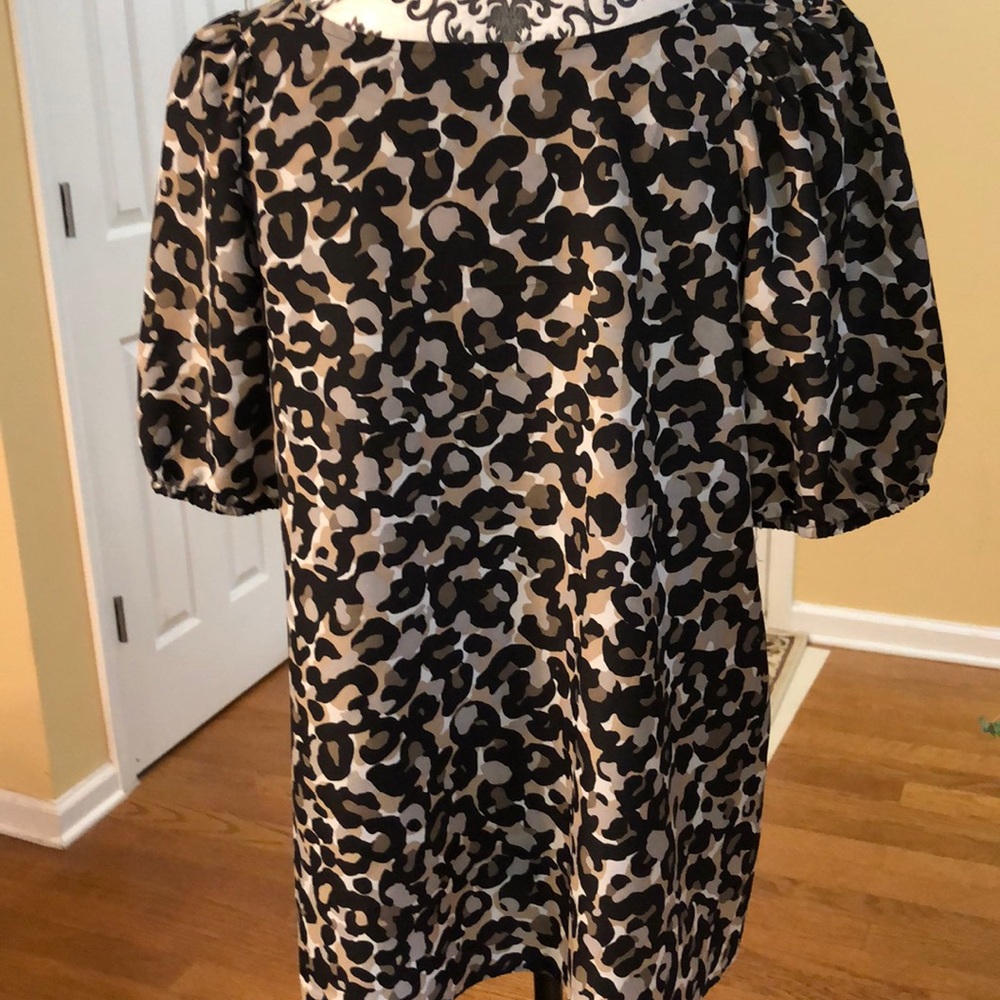 Loft Summer Blouse in gorgeous colors. Medium - Picture 2 of 4